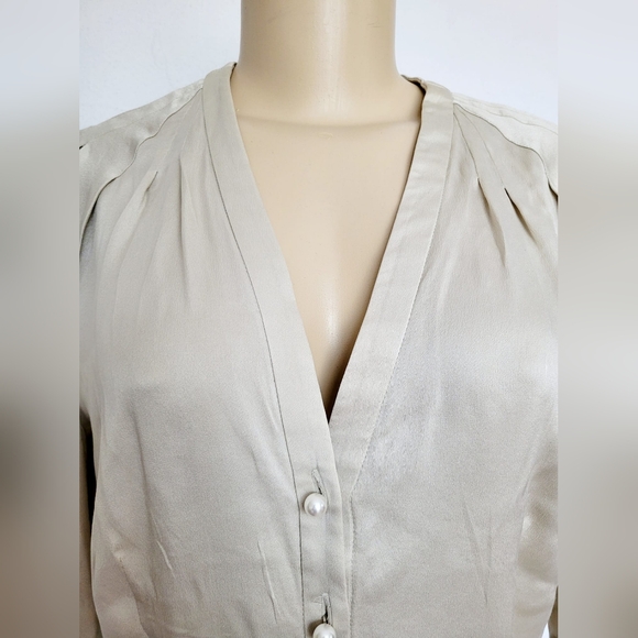 MaxMara Women's Luxury 100%Silk Blouse Pearl Buttons Taupe 10/Medium - Picture 11 of 16